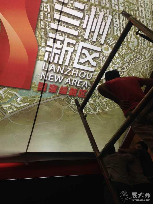 裝頂部軟膜，要注意安全哦